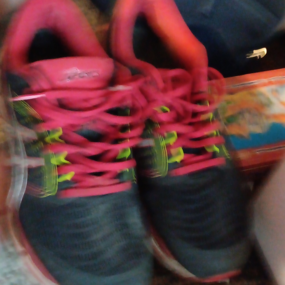 Athletic shoes aisics gel